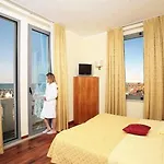 Hotel Kursaal - Fronte Mare Con Piscina 3*