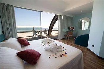 호텔 Kursaal - Fronte Mare Con Piscina 리치오네