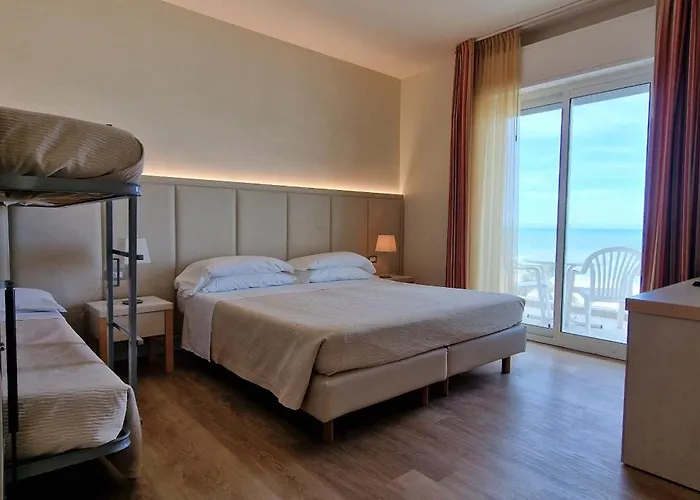 Kursaal - Fronte Mare Con Piscina ホテル 3*