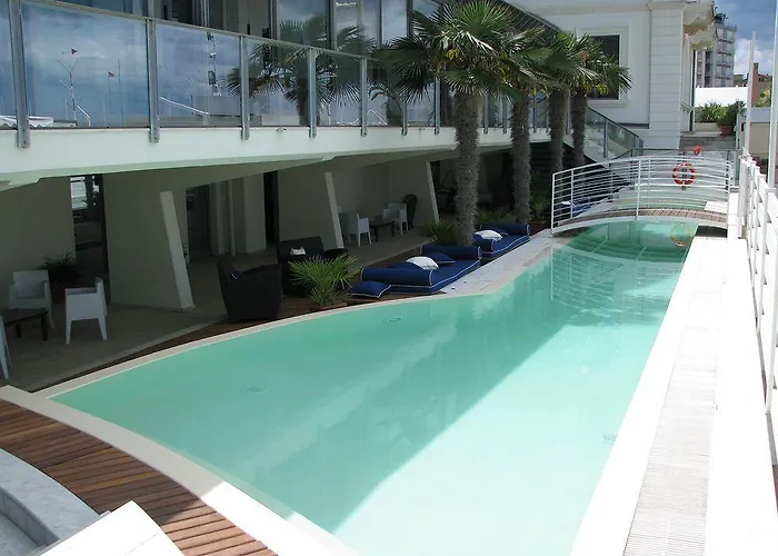 Kursaal - Fronte Mare Con Piscina リッチョーネ