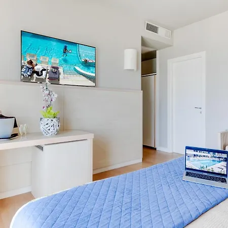 Kursaal - Fronte Mare Con Piscina