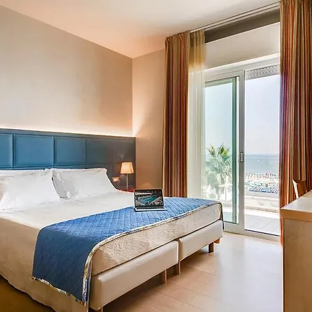 Kursaal - Fronte Mare Con Piscina Hotel