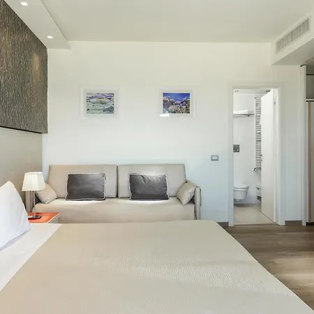 فندق Kursaal - Fronte Mare Con Piscina 3*