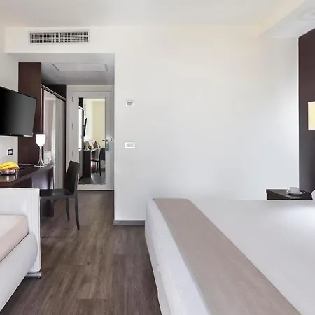 Hotel Kursaal - Fronte Mare Con Piscina Riccione