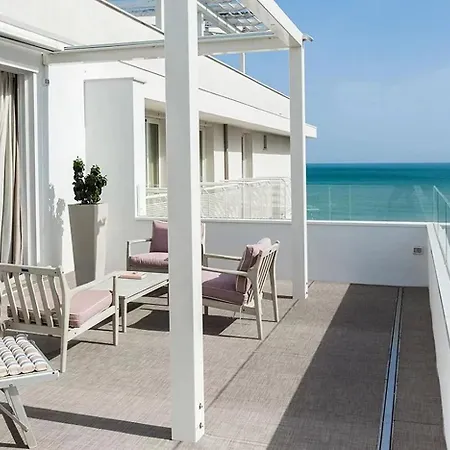 Kursaal - Fronte Mare Con Piscina 3* Riccione