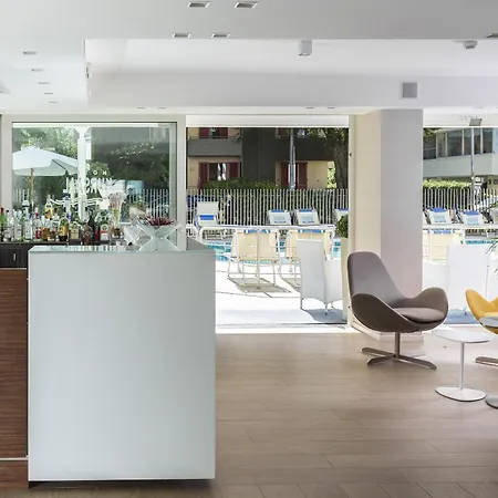 Kursaal - Fronte Mare Con Piscina 3* Riccione