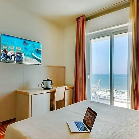 Kursaal - Fronte Mare Con Piscina 3* Riccione
