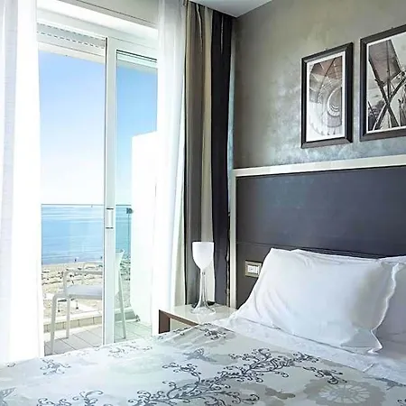 Kursaal - Fronte Mare Con Piscina 3* Riccione