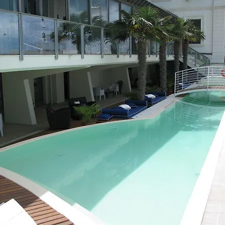 Kursaal - Fronte Mare Con Piscina ريتشيوني