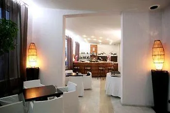 فندق Kursaal - Fronte Mare Con Piscina 3*