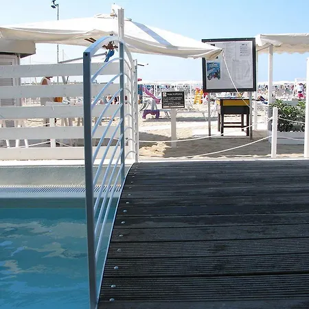 Kursaal - Fronte Mare Con Piscina