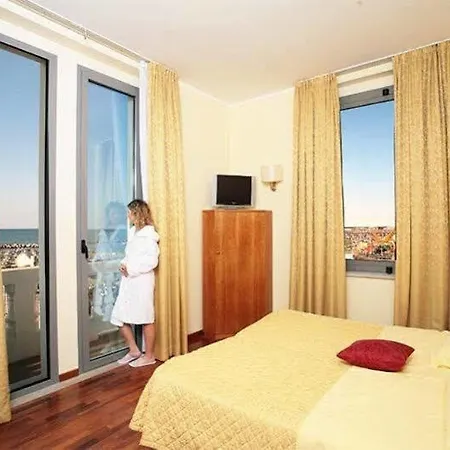 Kursaal - Fronte Mare Con Piscina 3*