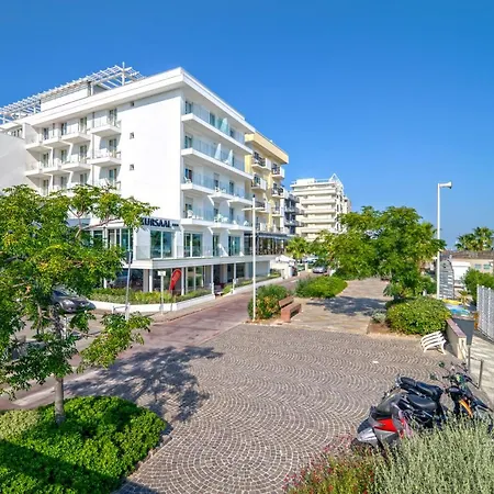 Kursaal - Fronte Mare Con Piscina ريتشيوني
