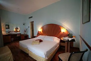 Kursaal - Fronte Mare Con Piscina Riccione